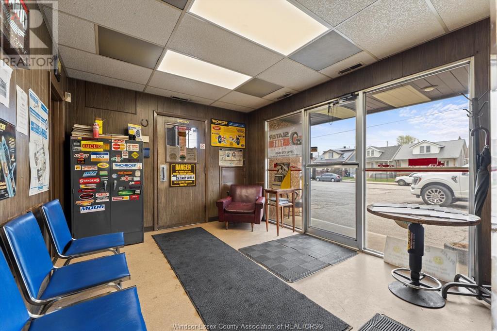 Photo 16 of 910 Hanna Street East, Windsor ON