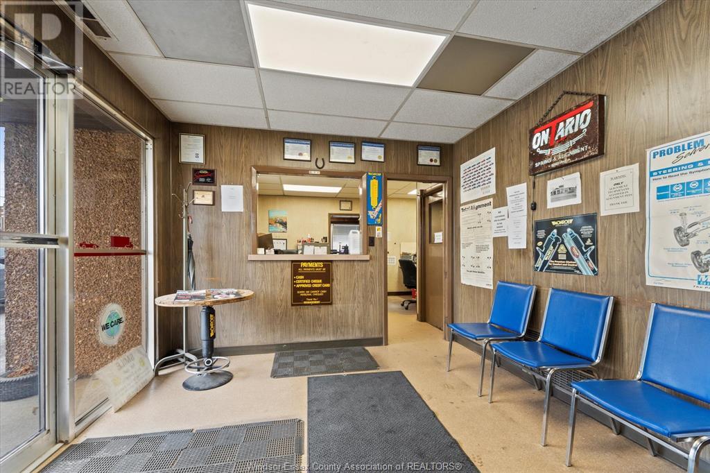 Photo 13 of 910 Hanna Street East, Windsor ON