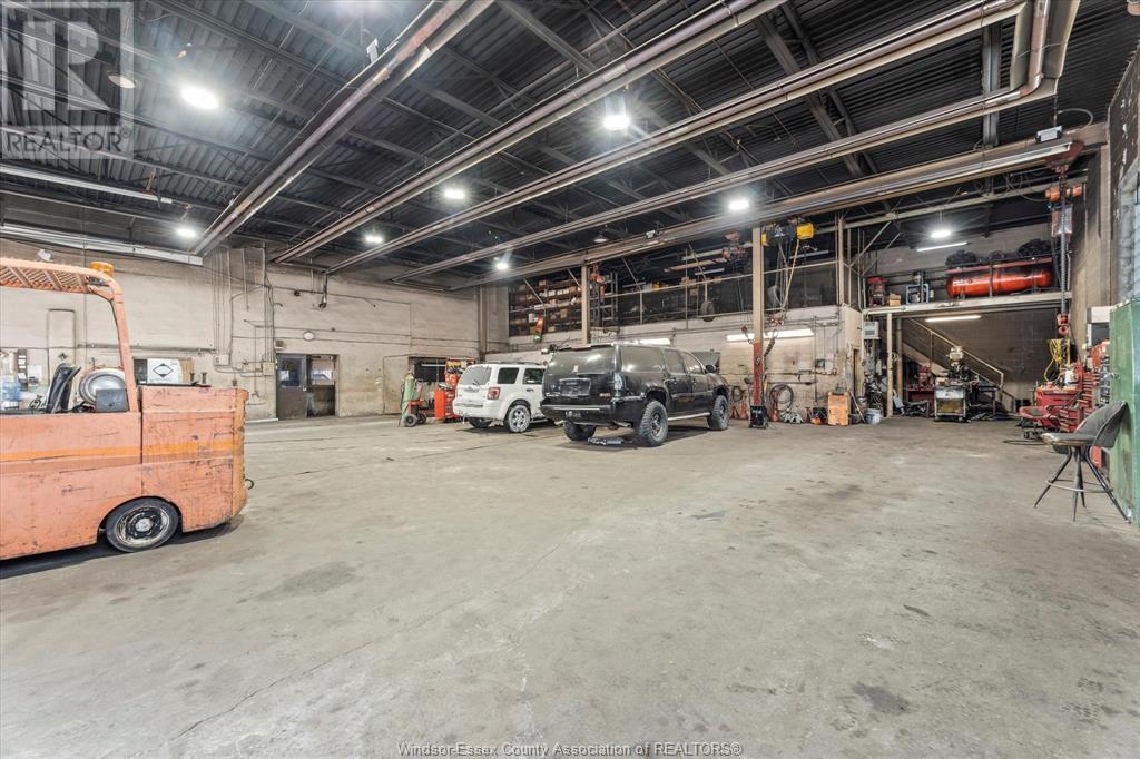 Photo 33 of 910 Hanna Street East, Windsor ON