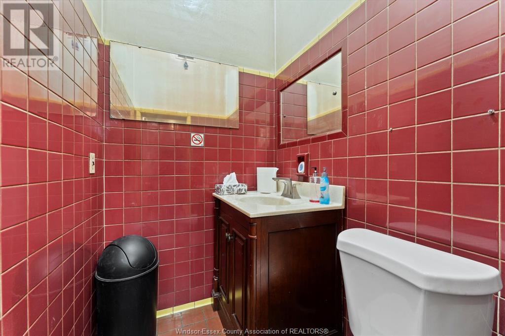 Photo 25 of 910 Hanna Street East, Windsor ON