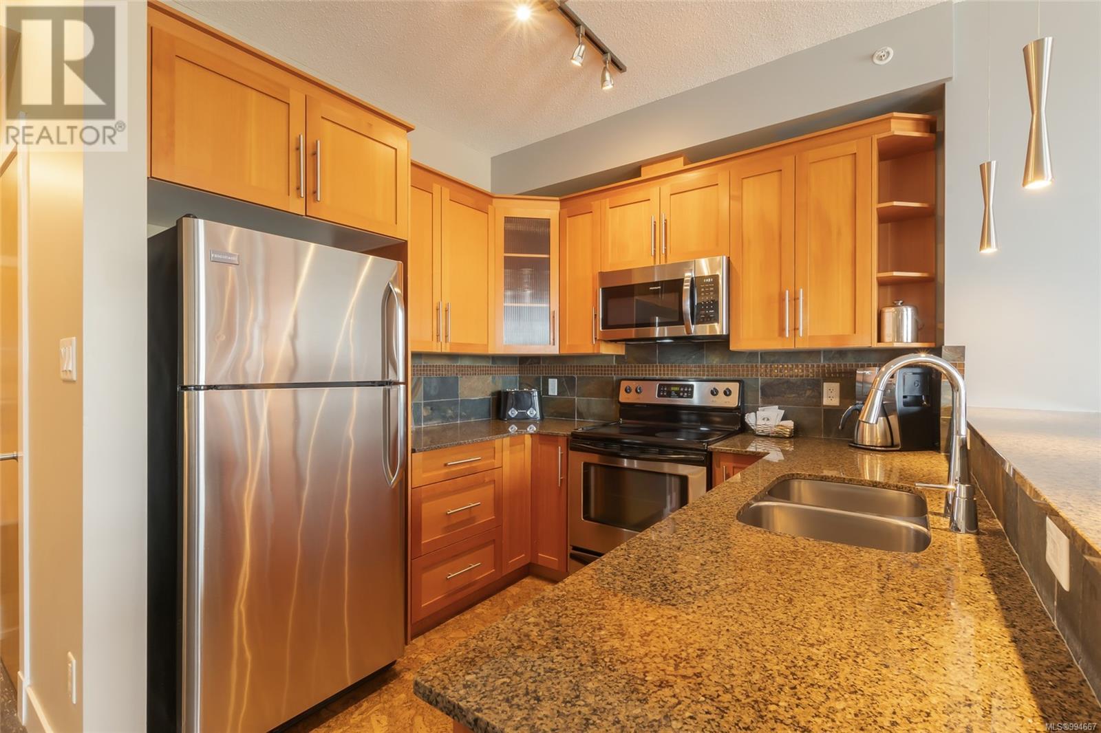 703/704A 181 Beachside Dr, Parksville real estate listing 994667