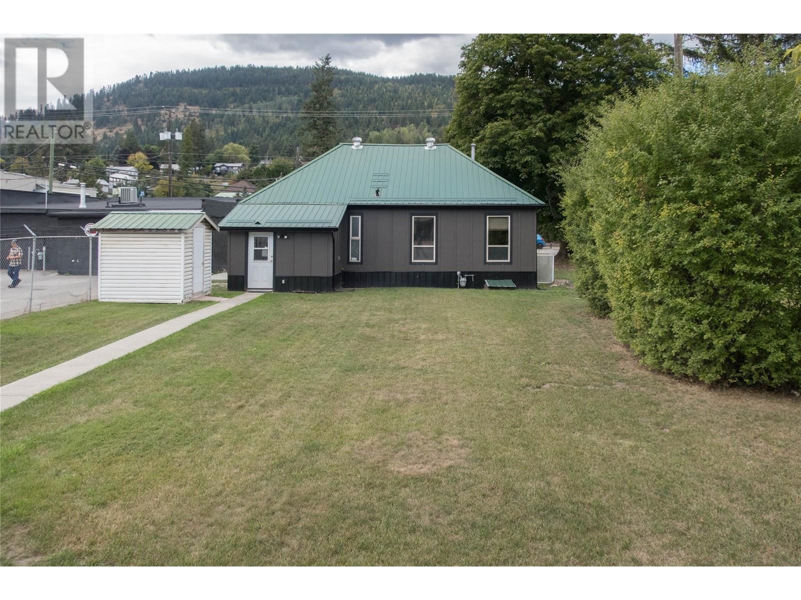 2143 Shuswap Avenue, Lumby