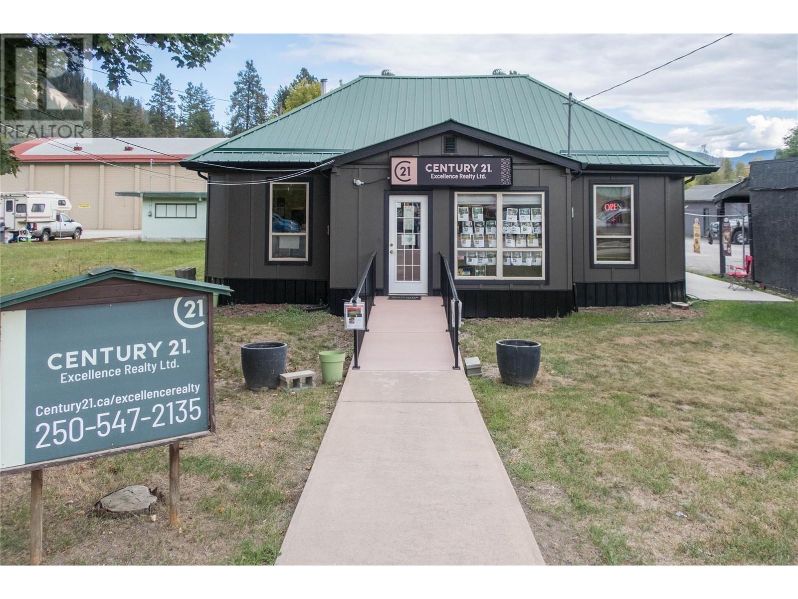2143 Shuswap Avenue, Lumby