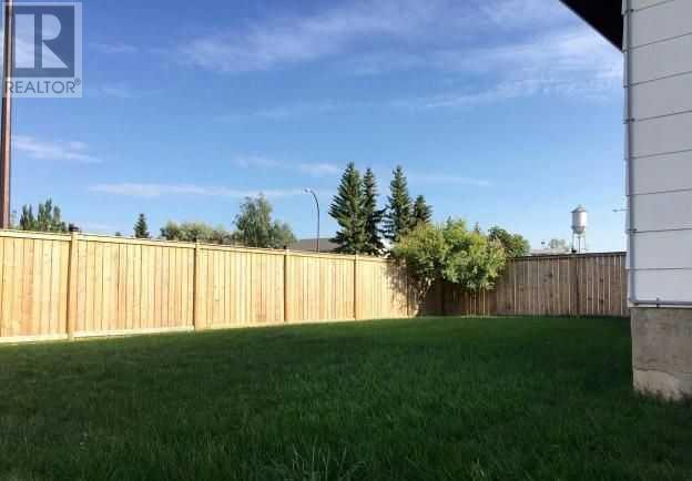 Photo 2 of 5002 53 Avenue, Kitscoty AB