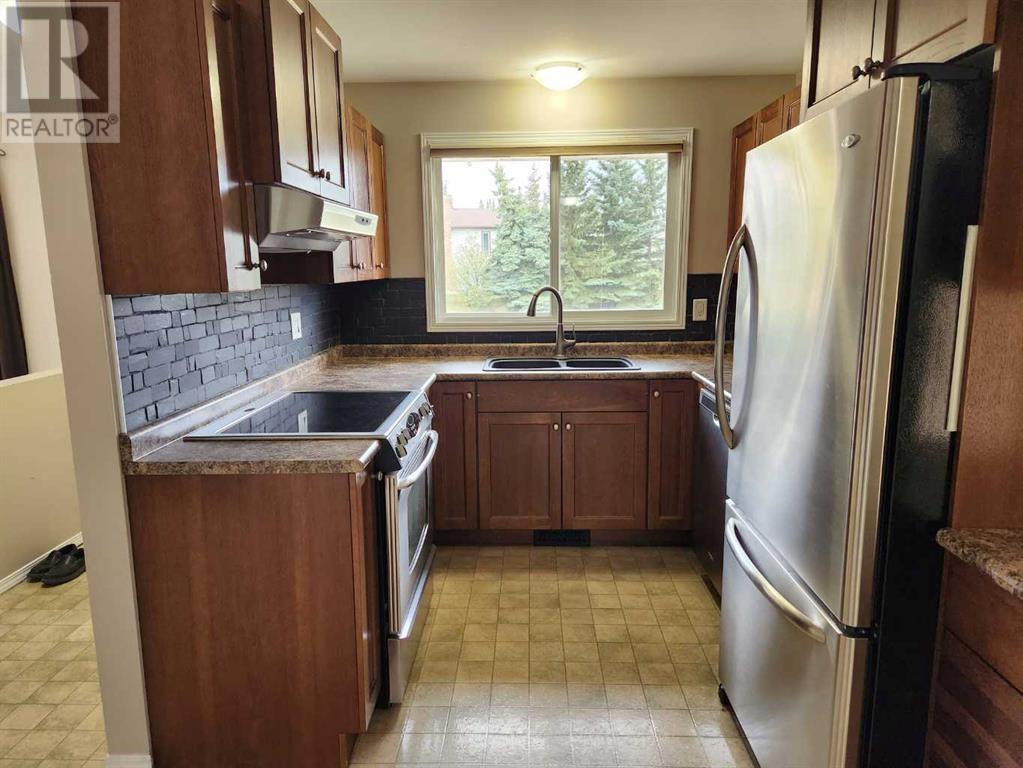 Photo 5 of 5002 53 Avenue, Kitscoty AB