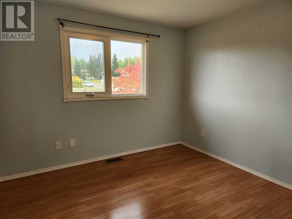 Photo 8 of 5002 53 Avenue, Kitscoty AB