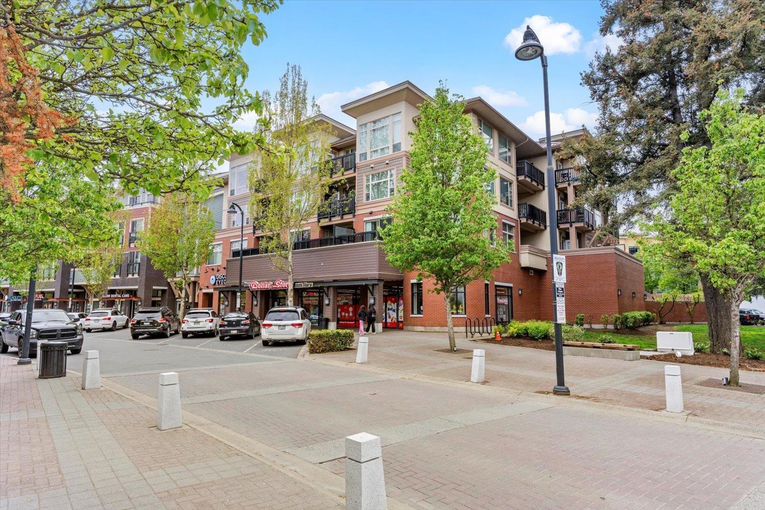 Photo 1 of 206 45530 Market Way Garrison Crossing, Chilliwack BC