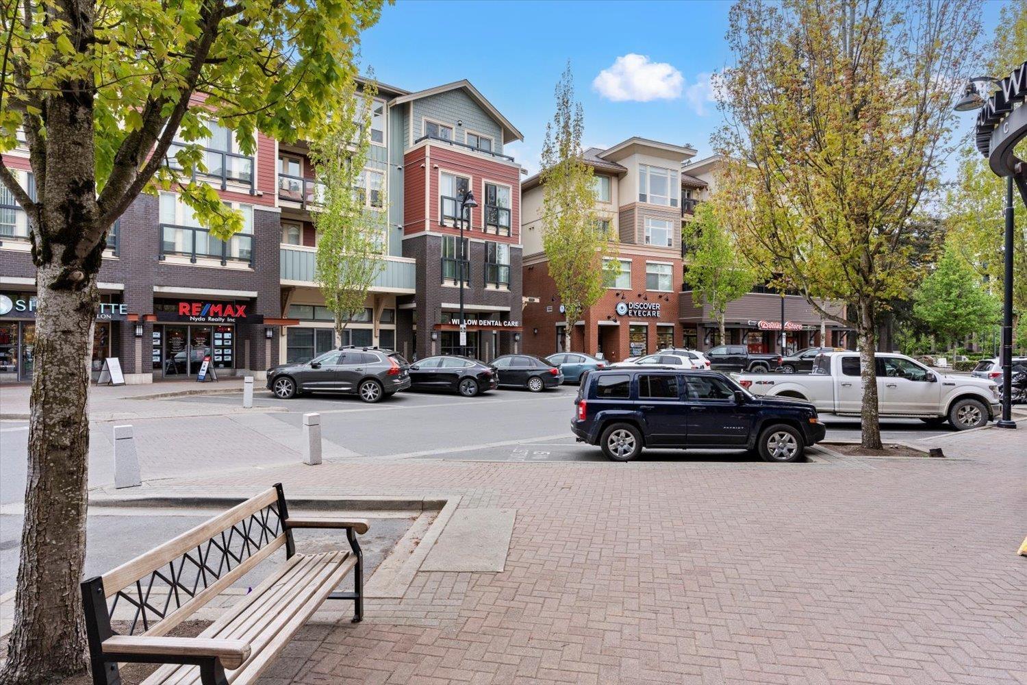 Photo 3 of 206 45530 Market Way Garrison Crossing, Chilliwack BC