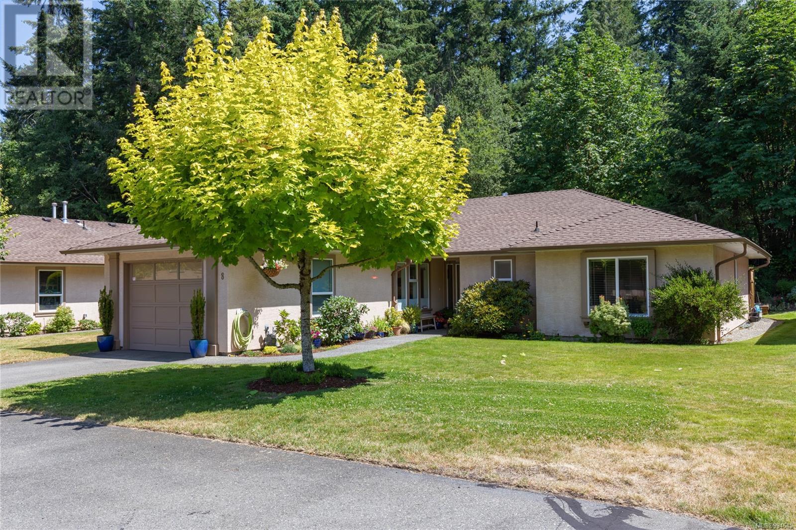 8 810 Chestnut St, Qualicum Beach