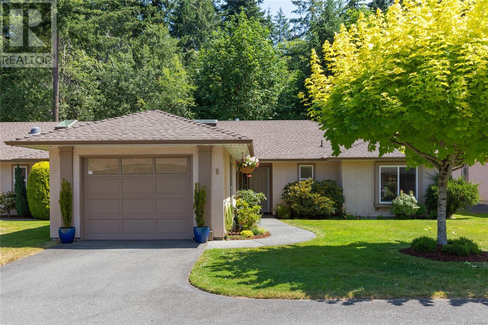 8 810 Chestnut St, Qualicum Beach