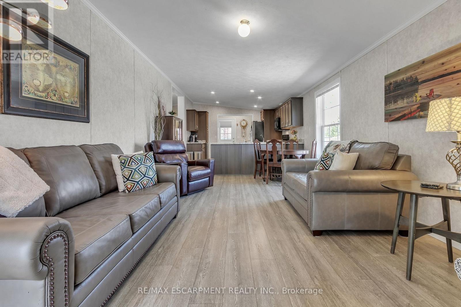 Photo 43 of 70 Park Lane, Hamilton ON