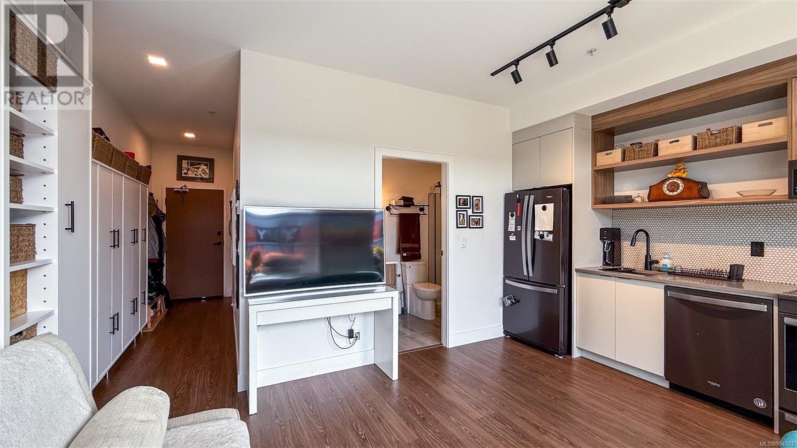 Photo 9 of 219 515 Chatham St, Victoria BC