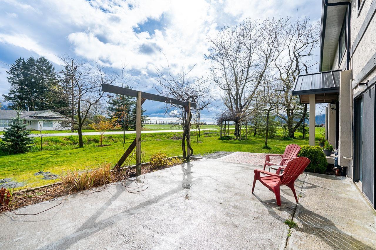 Photo 4 of 40575 No 4 Road, Abbotsford BC