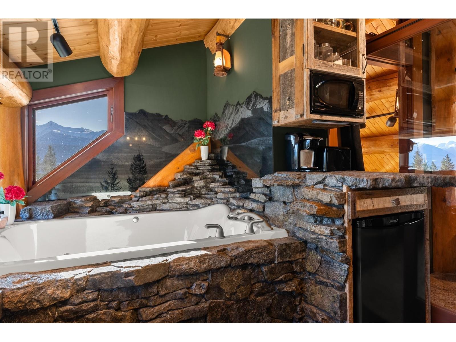 2119 HILLSIDE DRIVE, Valemount