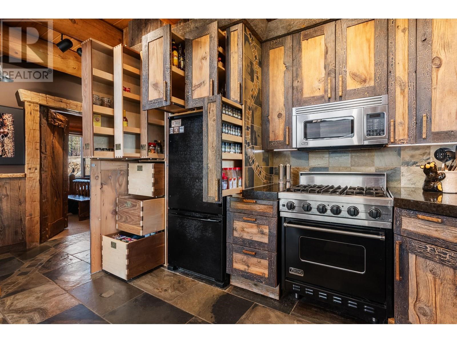 2119 HILLSIDE DRIVE, Valemount
