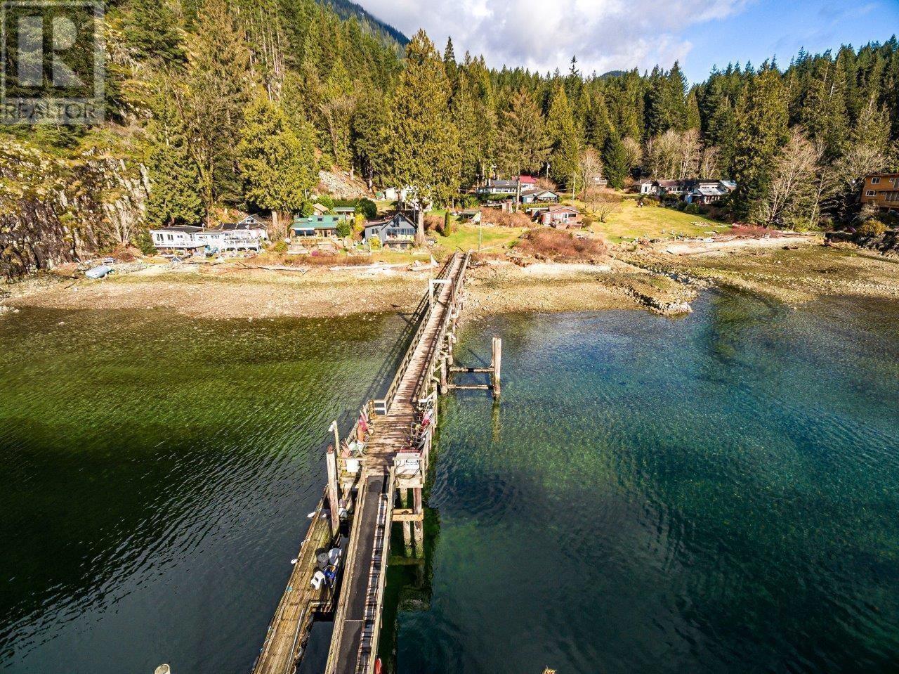 6 BRIGHTON BEACH, North Vancouver