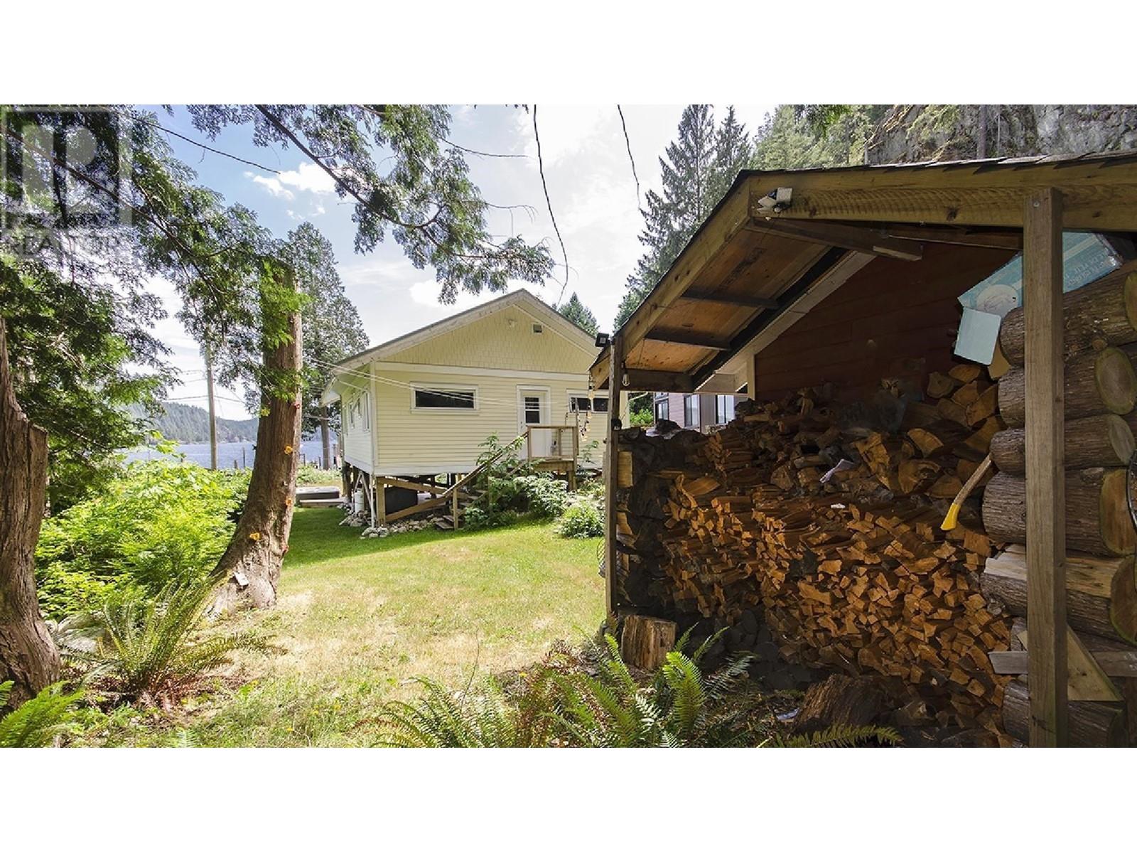 6 BRIGHTON BEACH, North Vancouver