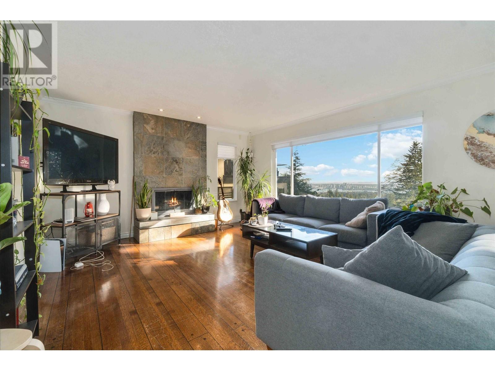 5189 MADEIRA COURT, North Vancouver