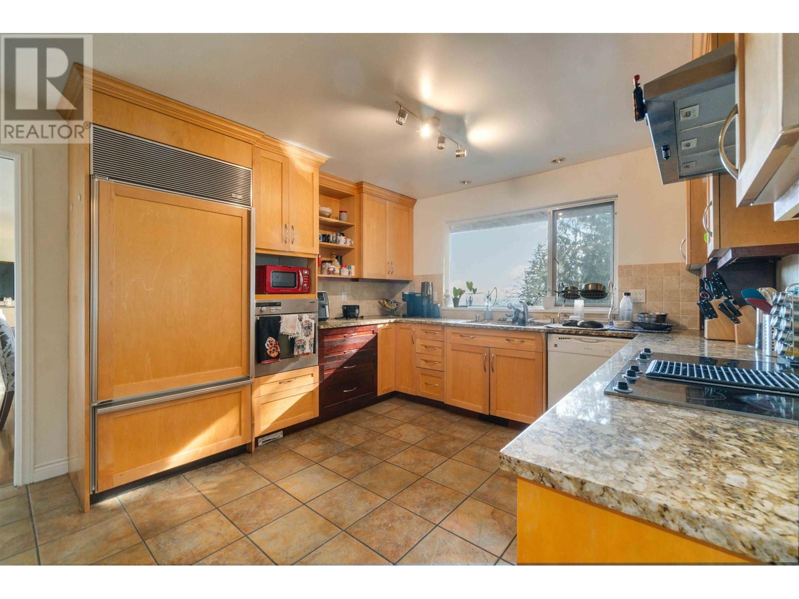 5189 MADEIRA COURT, North Vancouver