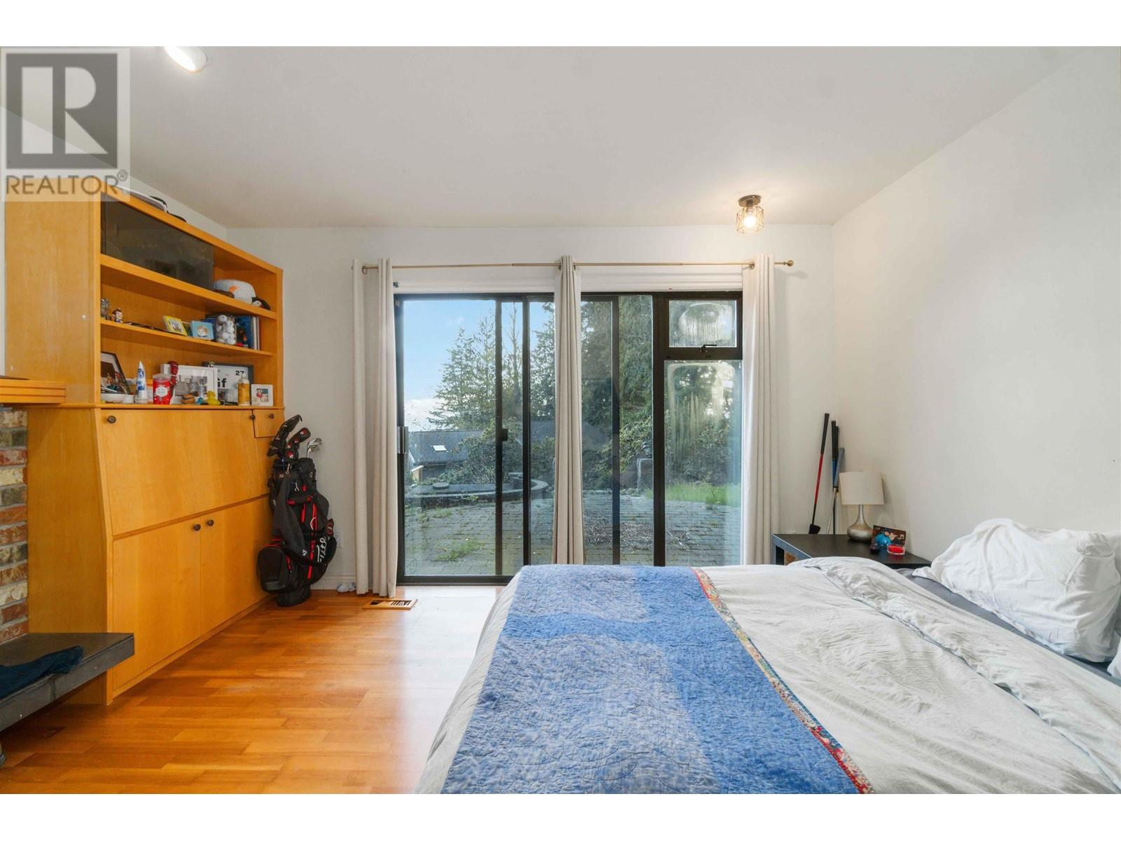 5189 MADEIRA COURT, North Vancouver