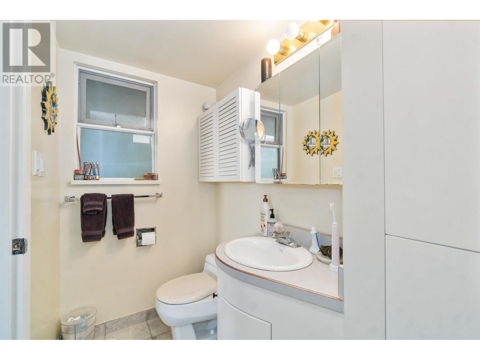 5189 MADEIRA COURT, North Vancouver