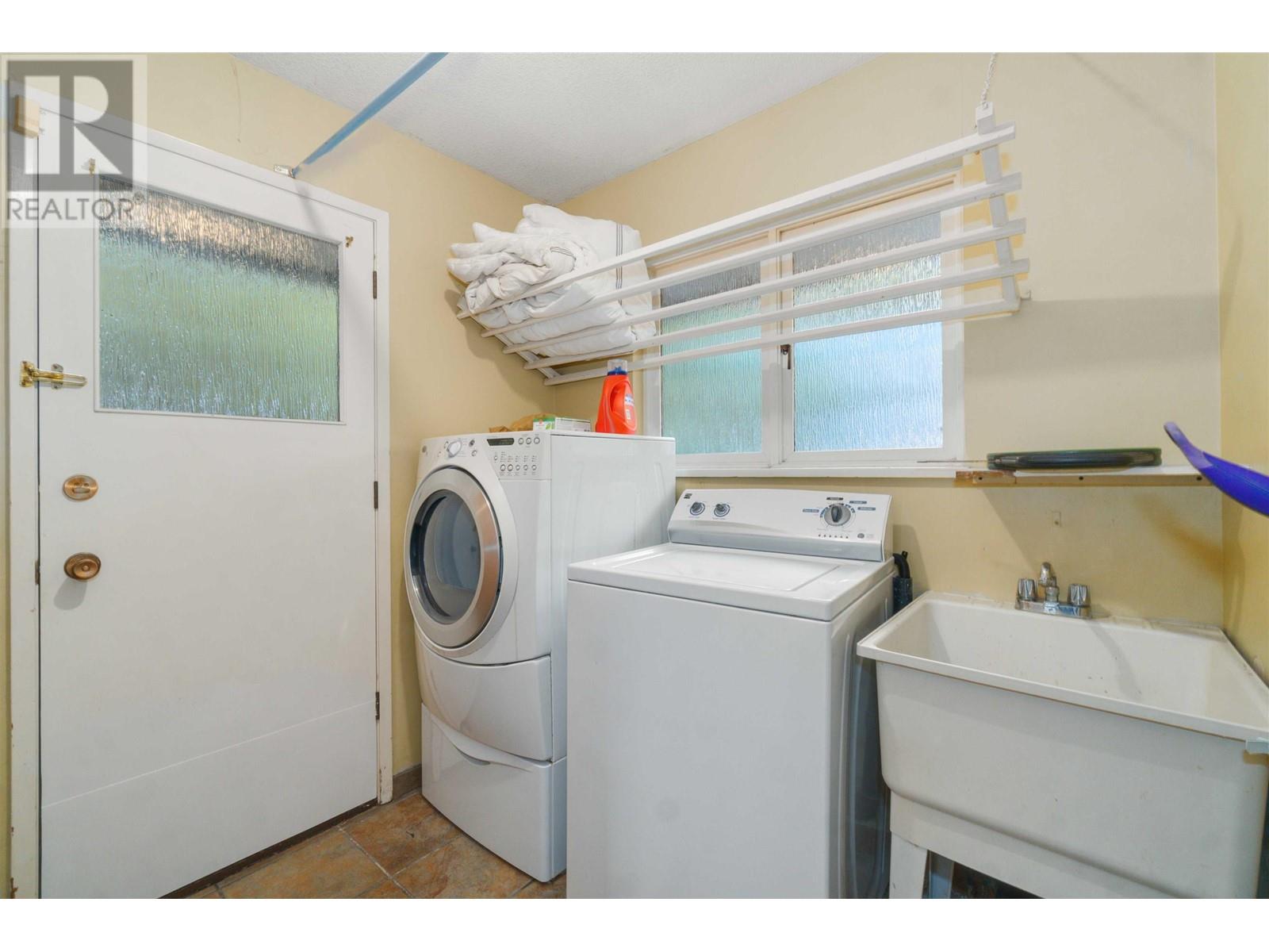 5189 MADEIRA COURT, North Vancouver