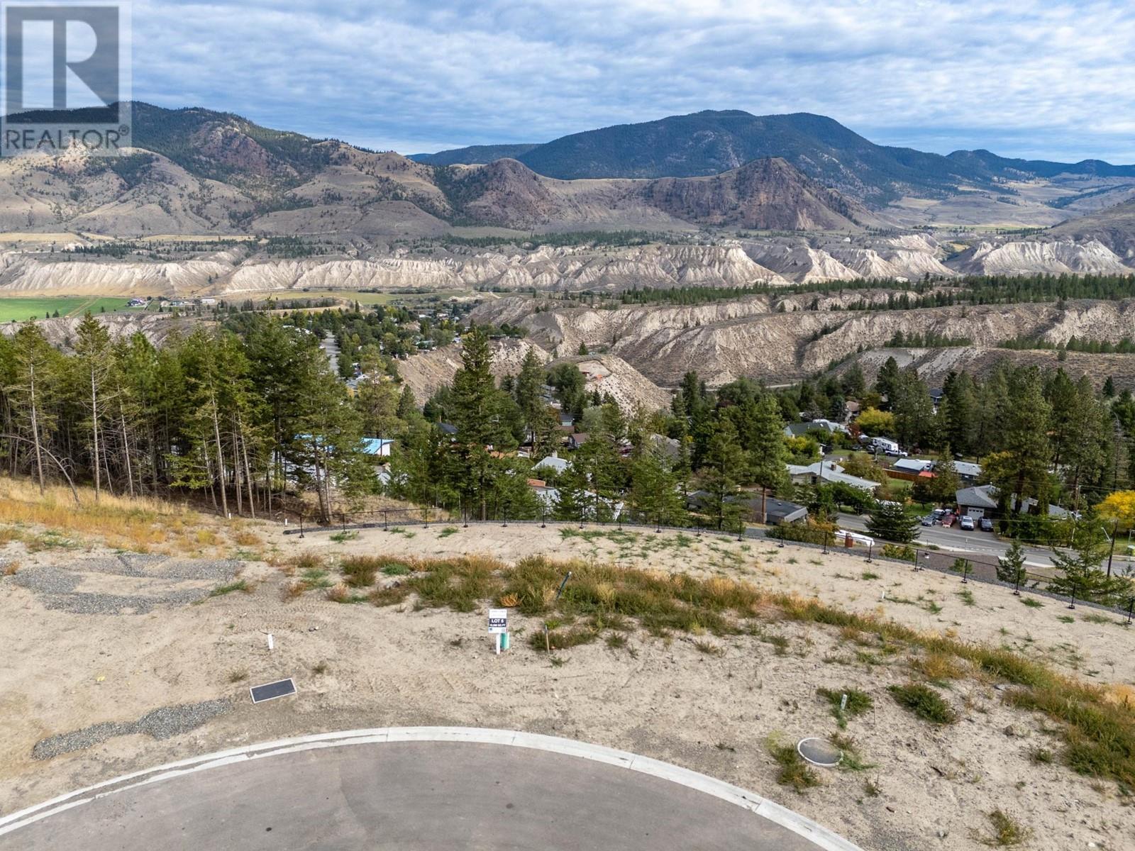 Photo 9 of 1130 Crestwood Drive, Kamloops BC