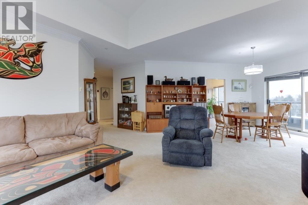 #307-4743 RIVER Road West, Delta
