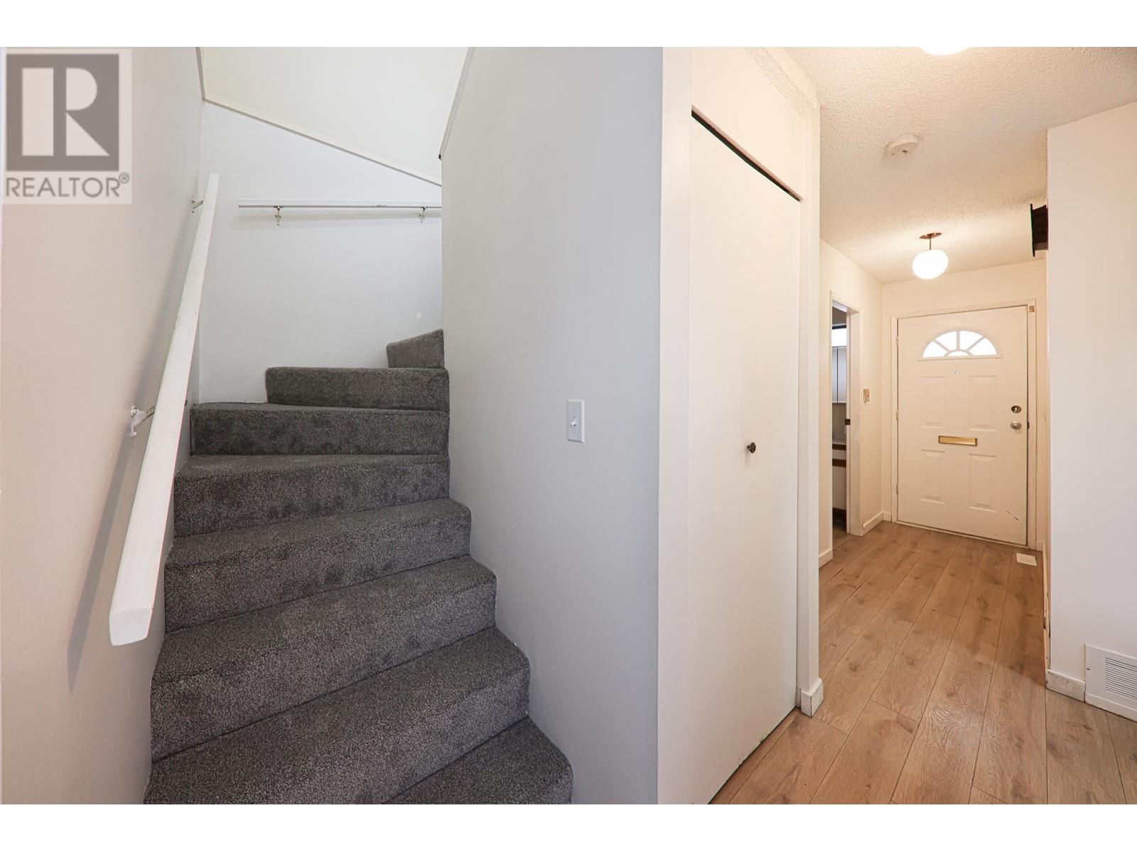 864 PINEBROOK PLACE, Coquitlam