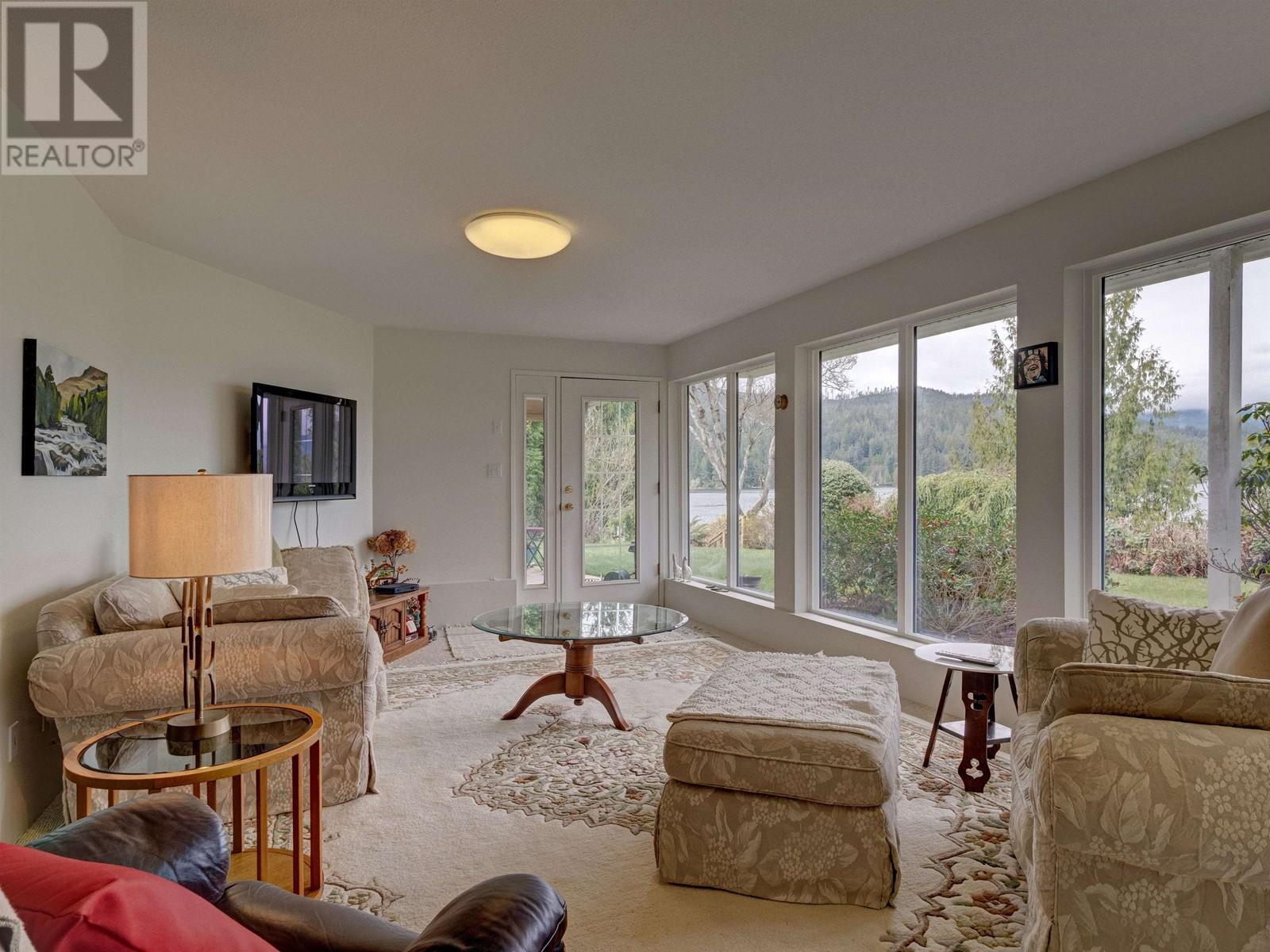 6484 N GALE AVENUE, Sechelt