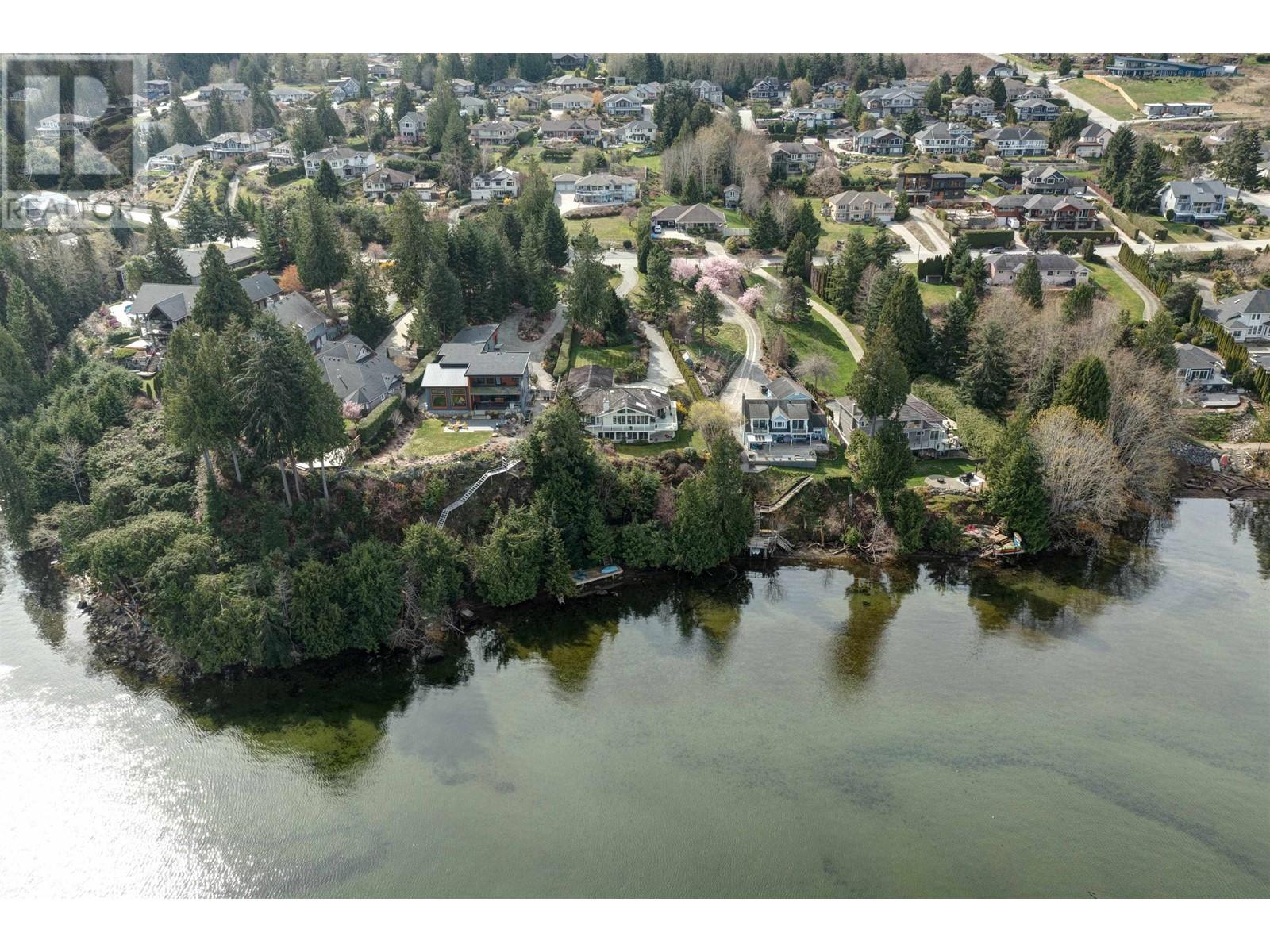 6484 N GALE AVENUE, Sechelt