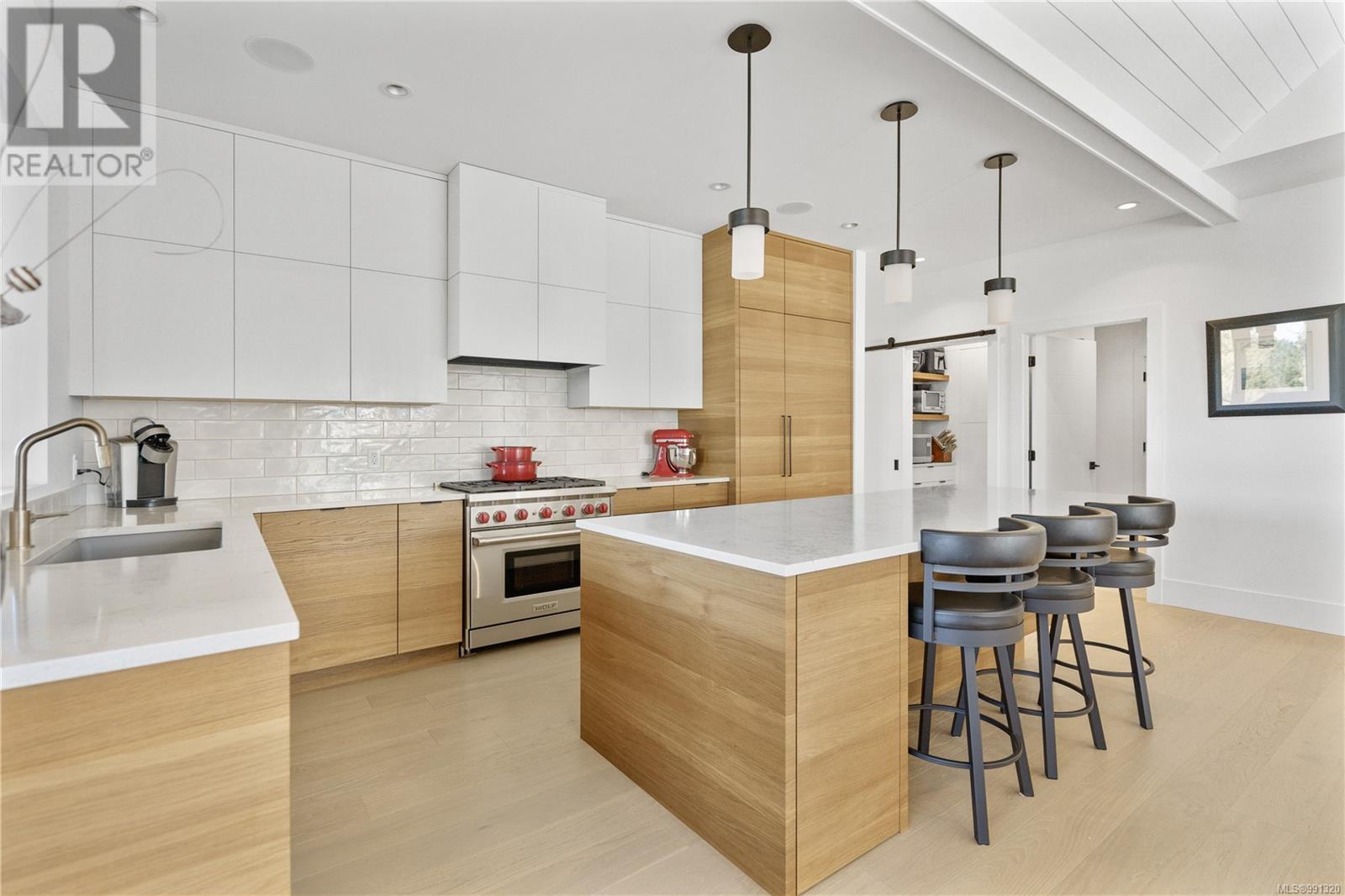  2046 Pinehurst Terrace, Langford