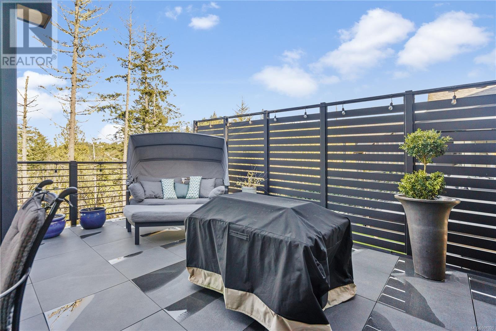 2046 Pinehurst Terrace, Langford