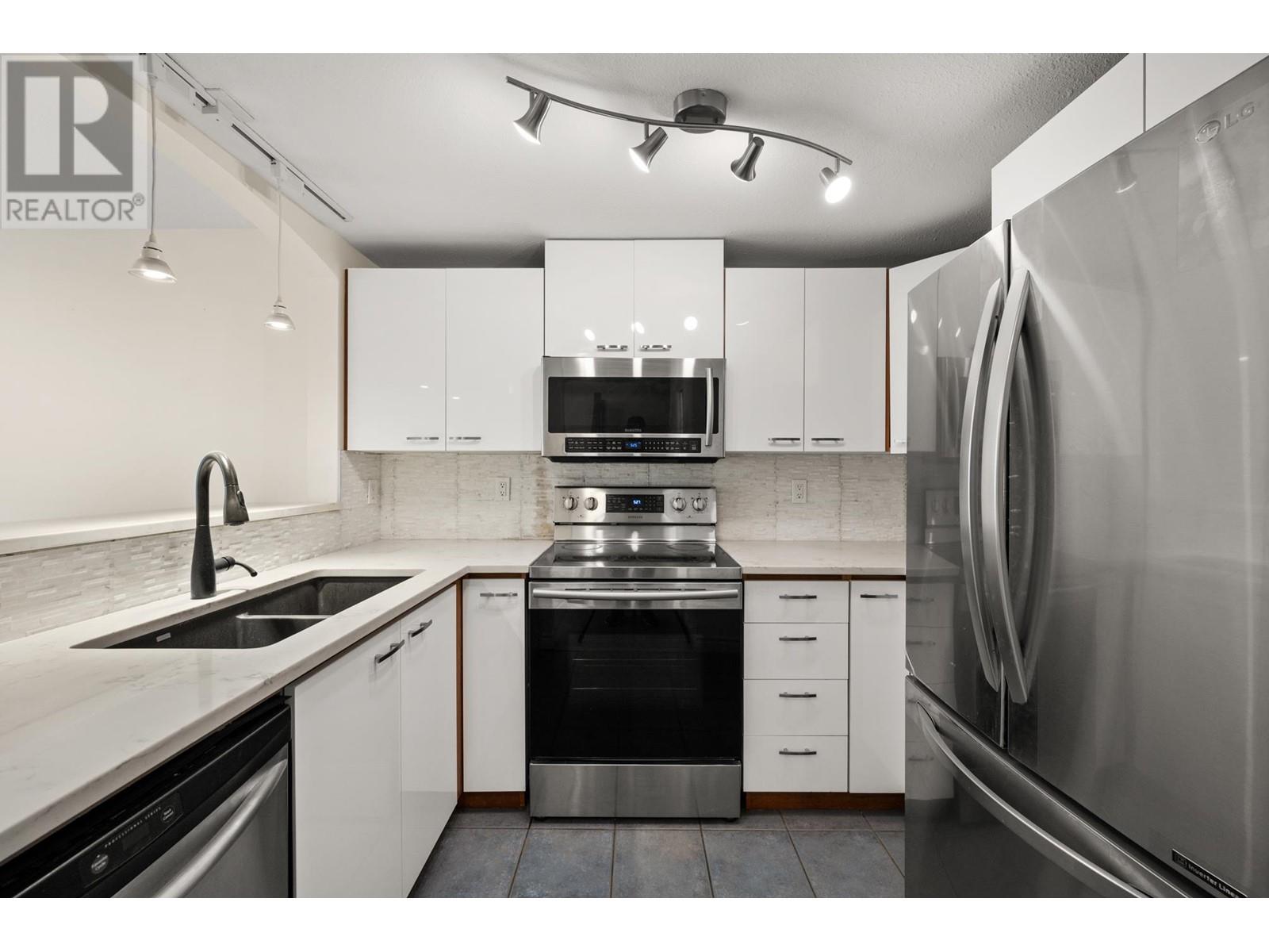 15 1005 LYNN VALLEY ROAD, North Vancouver