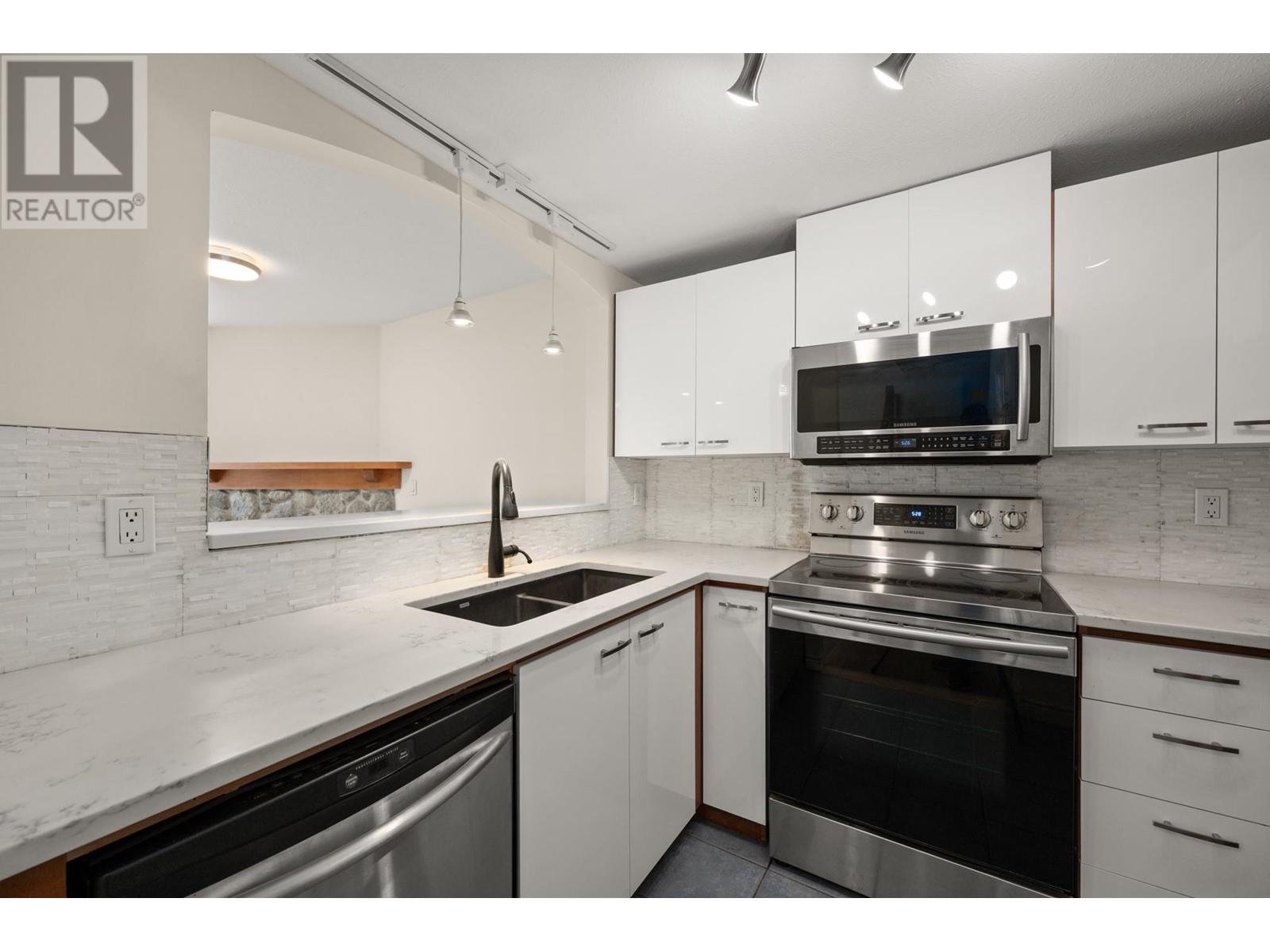 15 1005 LYNN VALLEY ROAD, North Vancouver