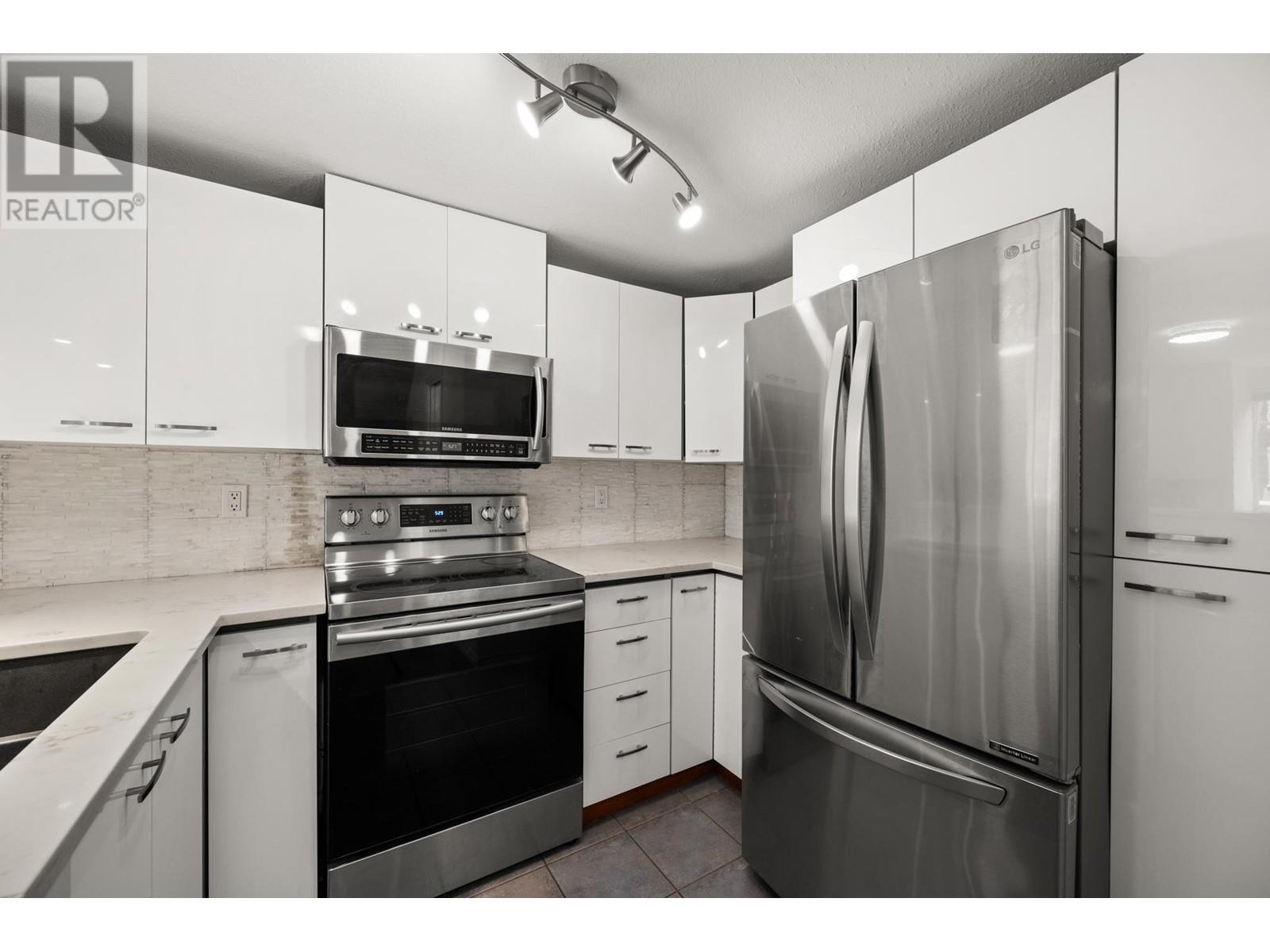 15 1005 LYNN VALLEY ROAD, North Vancouver