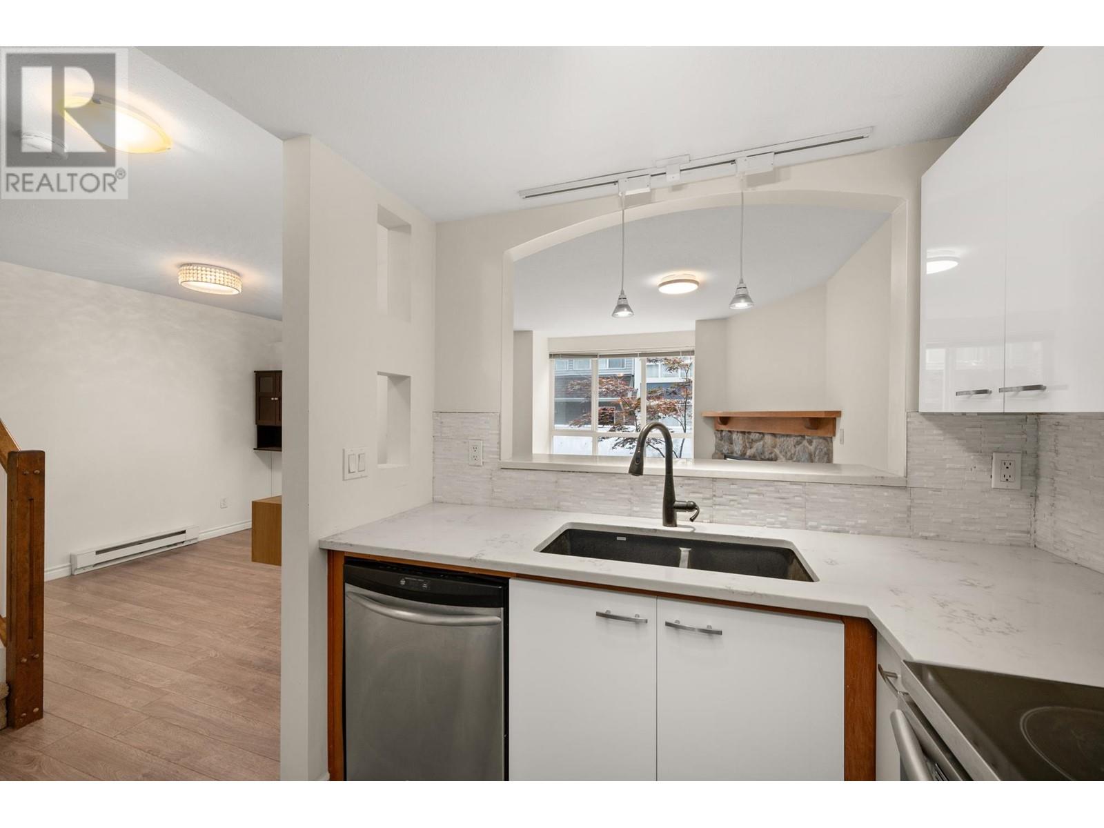 15 1005 LYNN VALLEY ROAD, North Vancouver