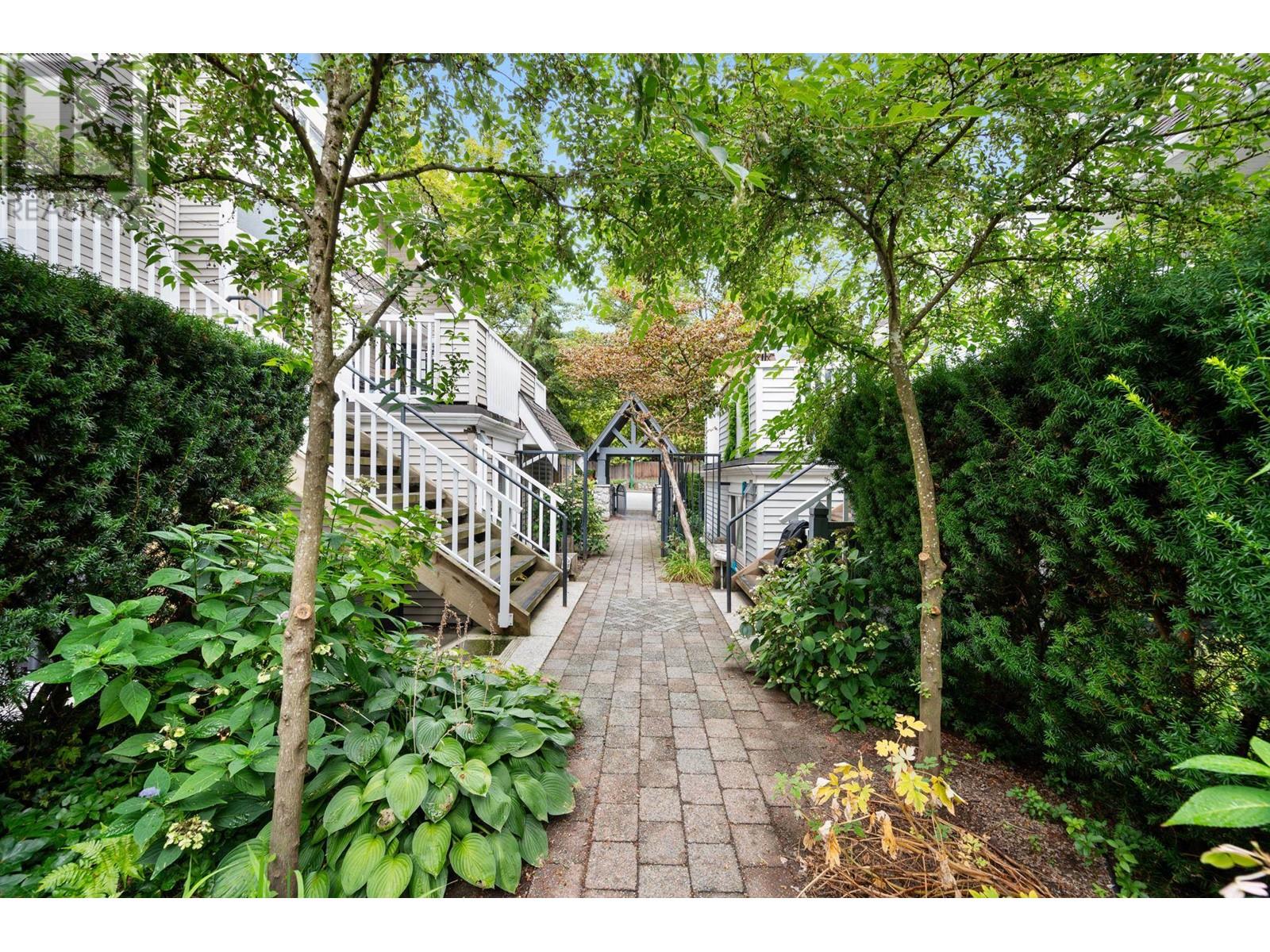 15 1005 LYNN VALLEY ROAD, North Vancouver