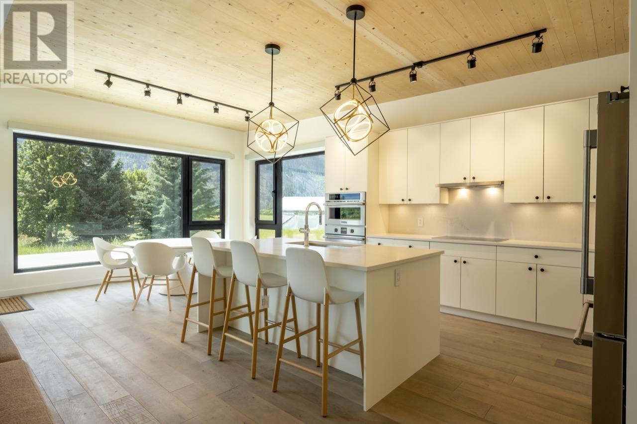3085 LOIS ROAD, Pemberton