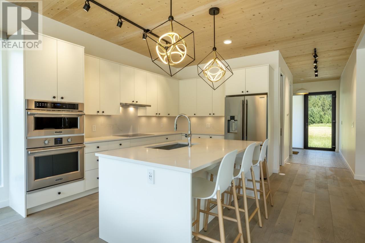 3085 LOIS ROAD, Pemberton