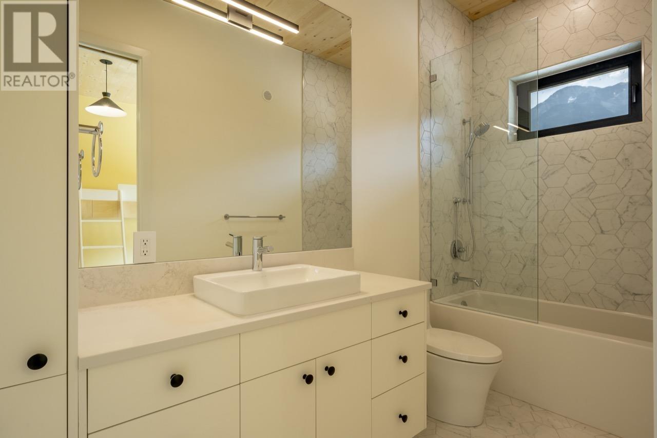 3085 LOIS ROAD, Pemberton