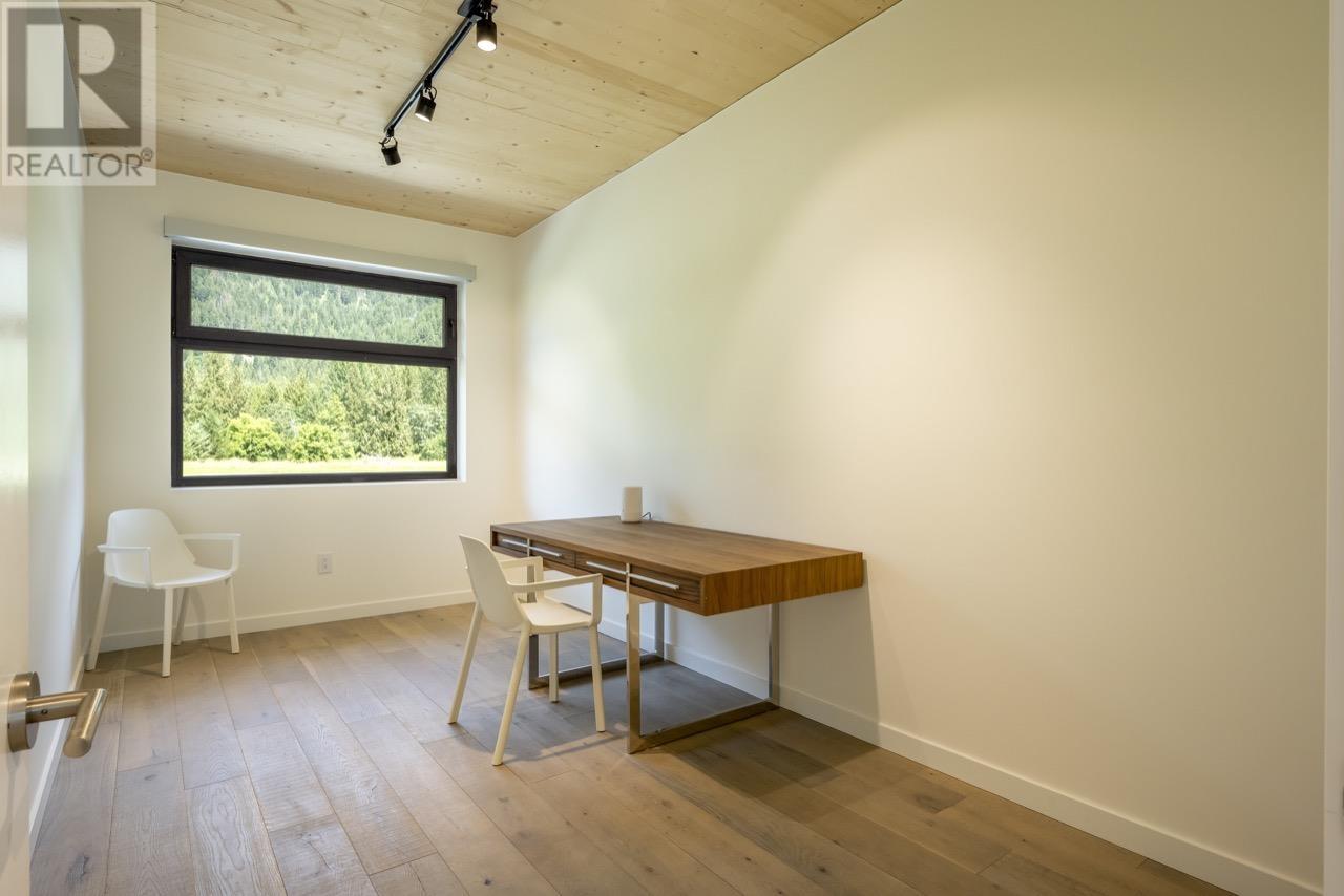 3085 LOIS ROAD, Pemberton