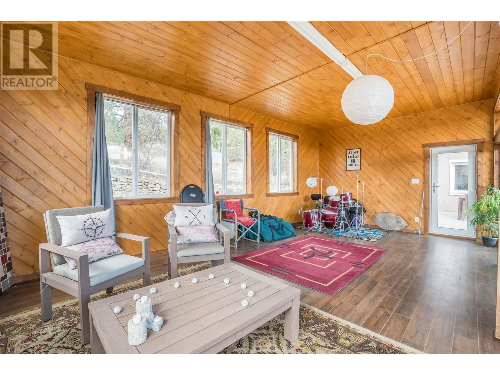  6220 Simpson Road, Summerland
