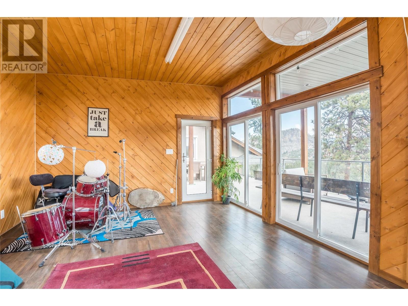  6220 Simpson Road, Summerland