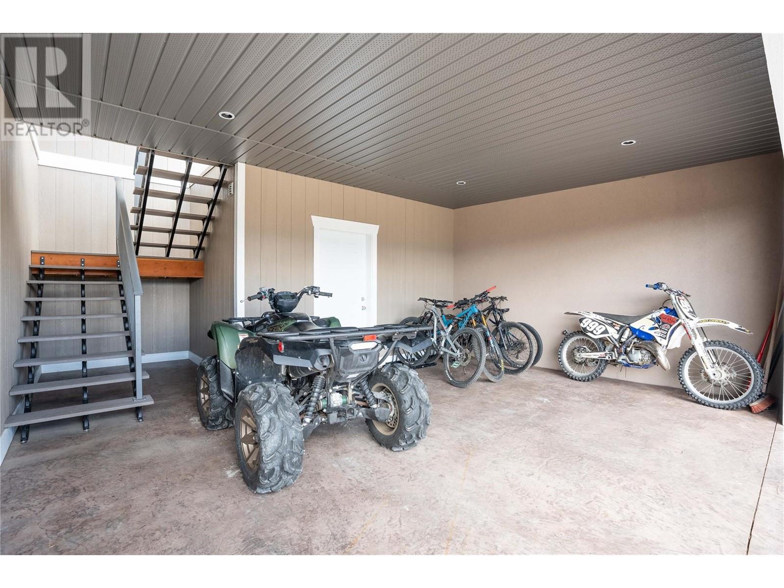  6220 Simpson Road, Summerland