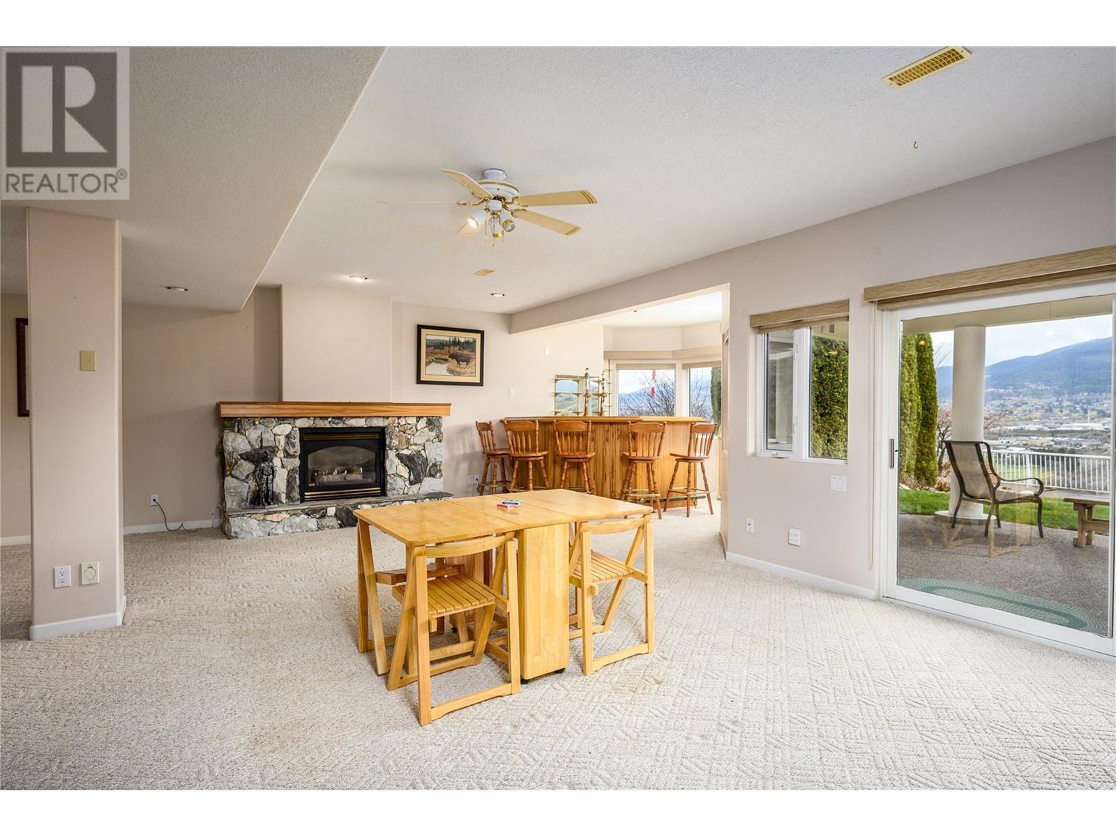  305 Country Estate Place Northeast, Vernon