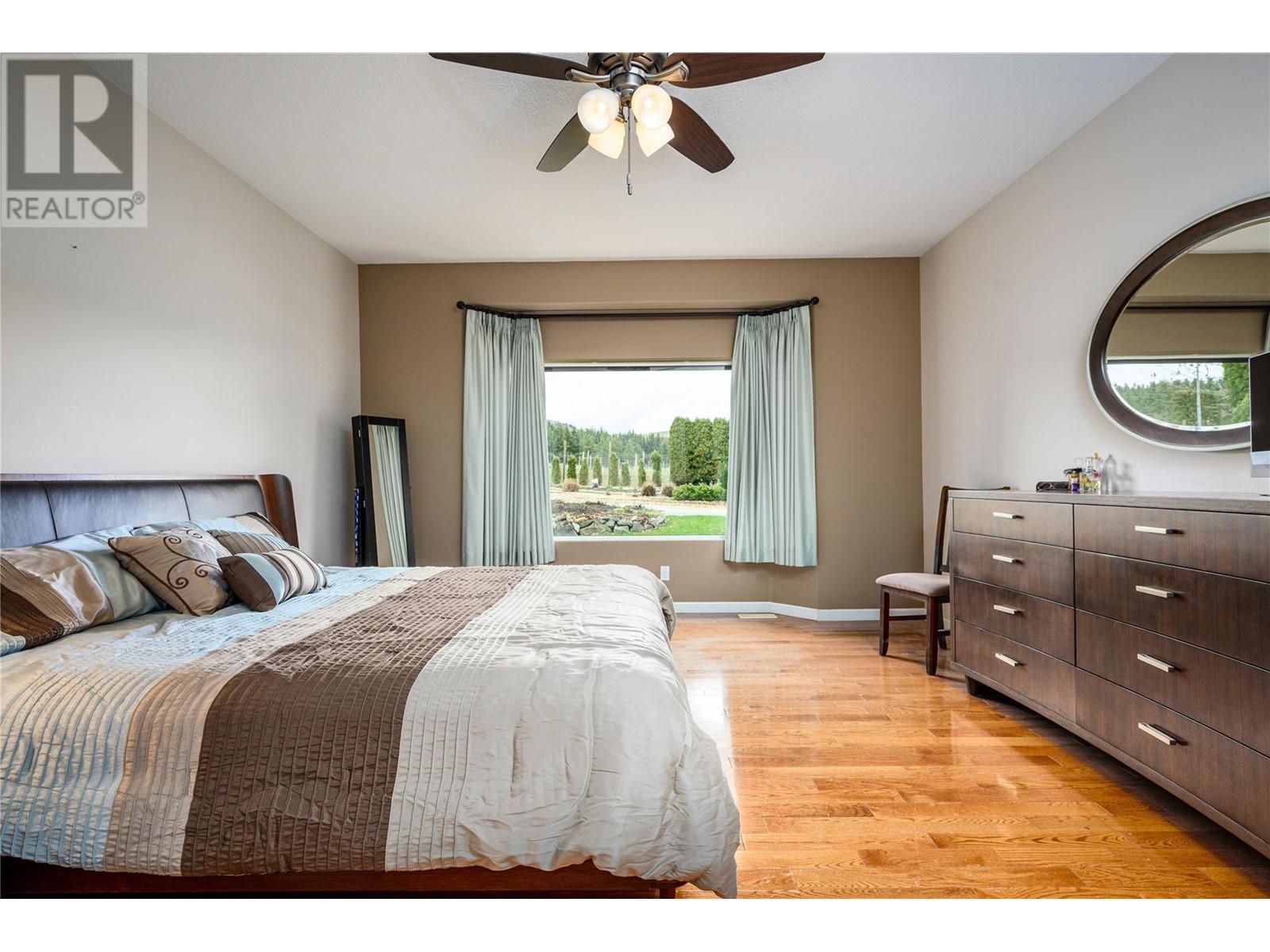  305 Country Estate Place Northeast, Vernon