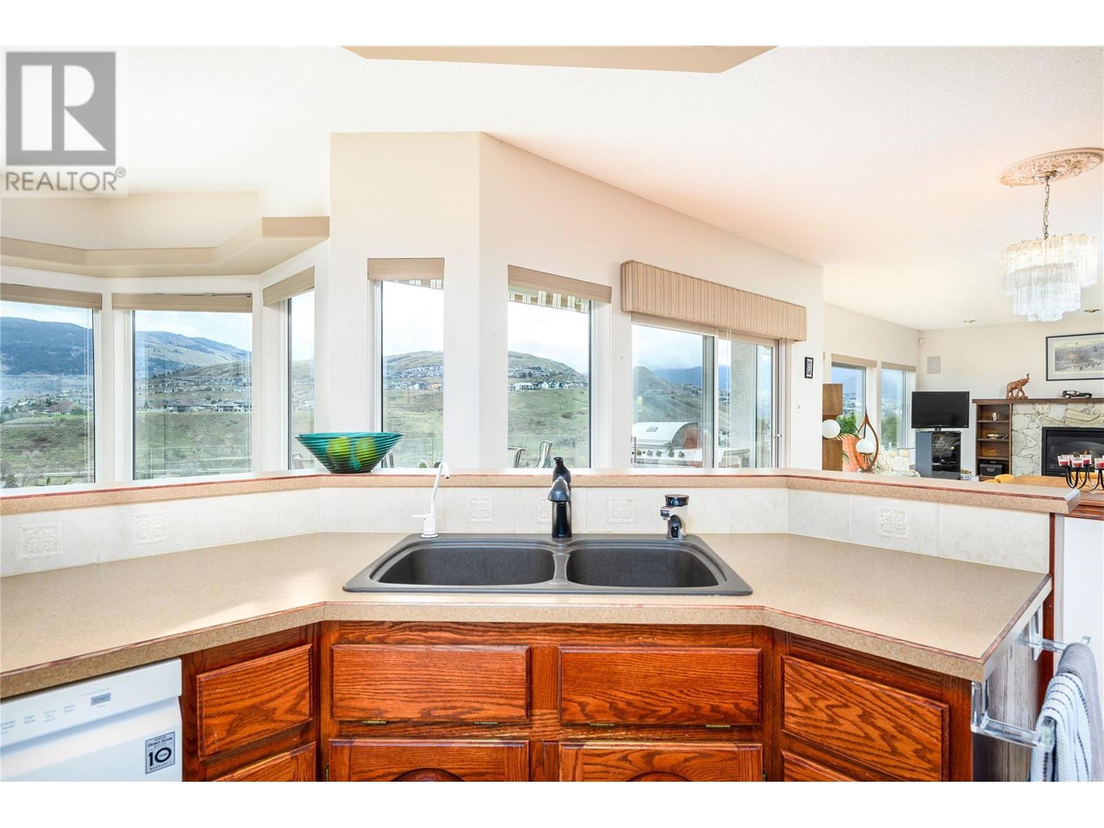  305 Country Estate Place Northeast, Vernon