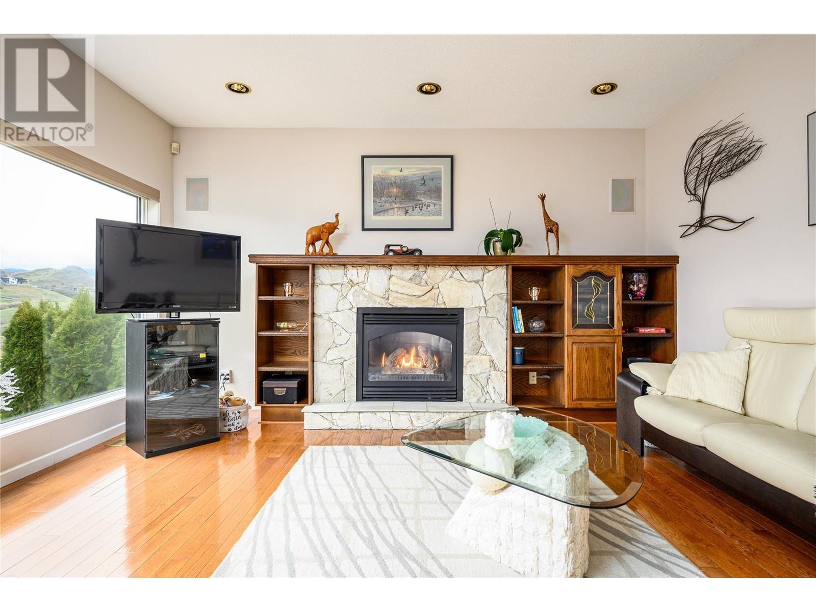  305 Country Estate Place Northeast, Vernon