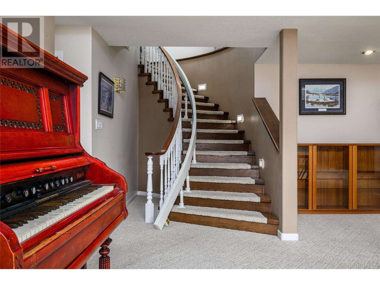  305 Country Estate Place Northeast, Vernon